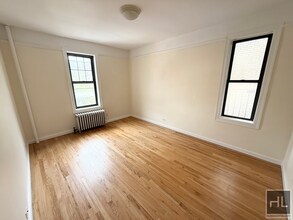 West 10th Street in New York, NY - Building Photo - Building Photo