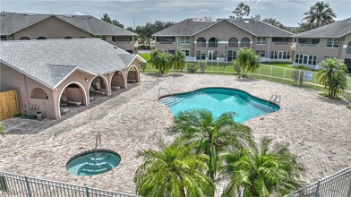 28 Cosmopolitan Dr in Lehigh Acres, FL - Foto de edificio - Building Photo