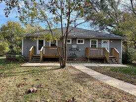 505 SE Florence Ave in Lee's Summit, MO - Building Photo