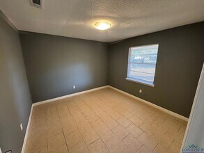 1407 Columbia Dr, Unit 20 in Longview, TX - Building Photo - Building Photo