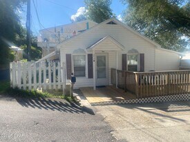 374 Massalina Dr in Panama City, FL - Building Photo