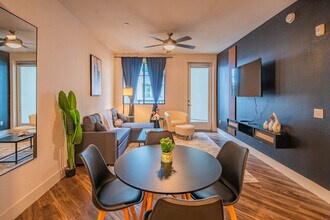 15501 N Dial Blvd in Scottsdale, AZ - Building Photo - Building Photo