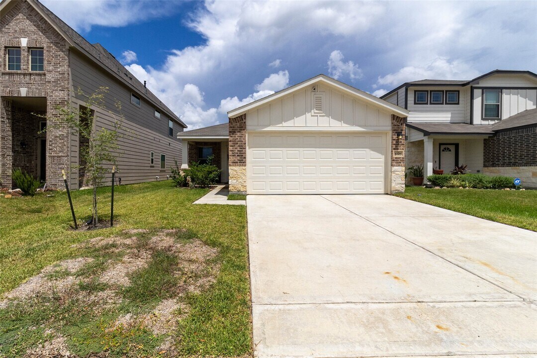 5317 CJ Walker Ln in Houston, TX - Building Photo