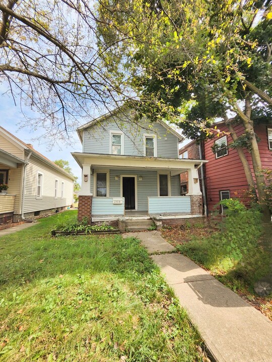 1908 Kentucky Ave in Fort Wayne, IN - Foto de edificio