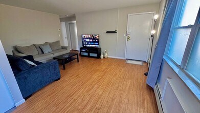 202 12th St, Unit 1 in Palisades Park, NJ - Building Photo - Building Photo