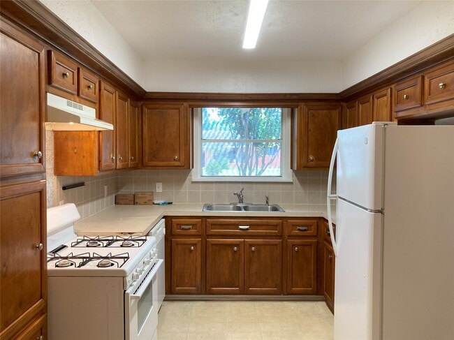 property at 1202 Dunstan Rd