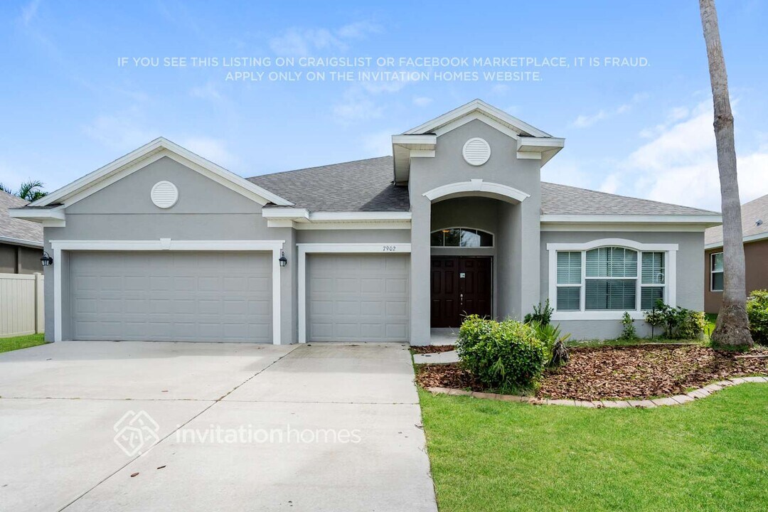 7902 114th Ave E in Parrish, FL - Building Photo
