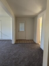 709 E 2nd St, Unit 2 in Defiance, OH - Foto de edificio - Building Photo