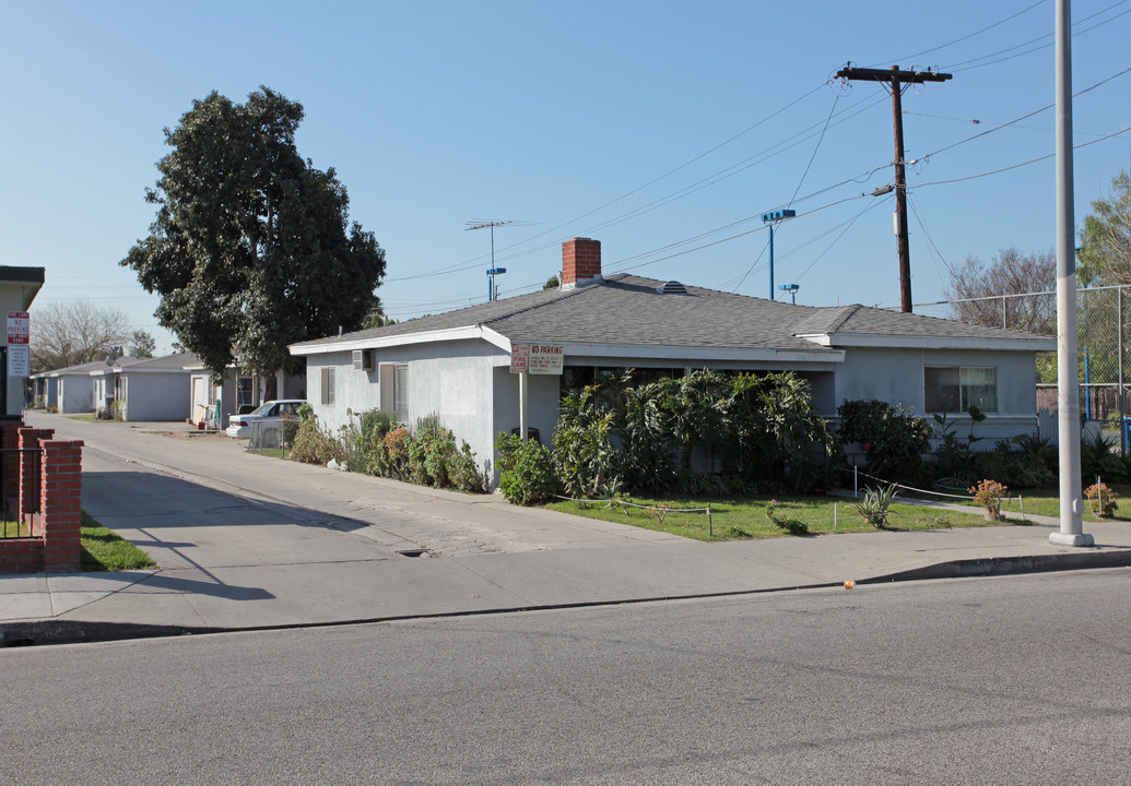 4840 Clara St in Bell, CA - Building Photo