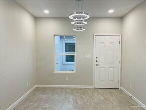 1108 Sugar Gdn Dr in Pharr, TX - Building Photo - Building Photo