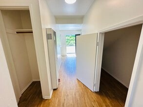 201 Ladera St in Santa Barbara, CA - Foto de edificio - Building Photo