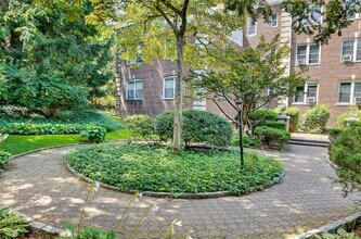 824 Palmer Rd in Bronxville, NY - Building Photo - Building Photo