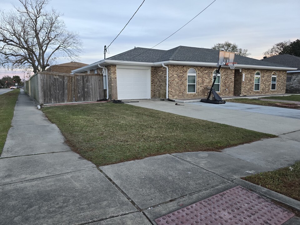 4344 Delaware Ave in Kenner, LA - Foto de edificio