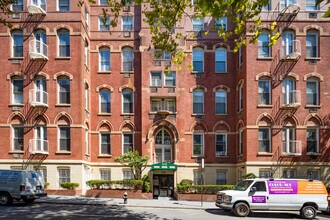 329 E 63rd St in New York, NY - Foto de edificio - Building Photo