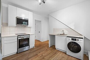 44 Highwood Terrace in Weehawken, NJ - Building Photo