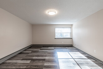 StoneGate Apartments in Middletown, CT - Building Photo - Interior Photo