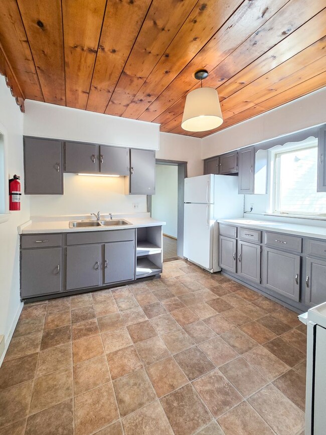 417 Marston Ave in Eau Claire, WI - Building Photo - Building Photo