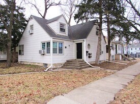 731 Bluemont Ave in Manhattan, KS - Building Photo