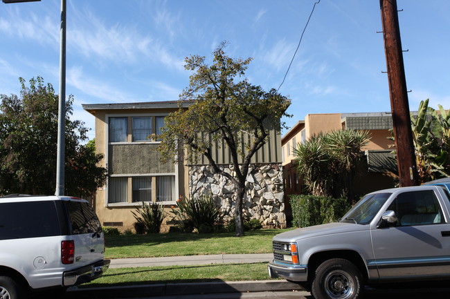 7341 Variel Ave in Canoga Park, CA - Building Photo - Building Photo