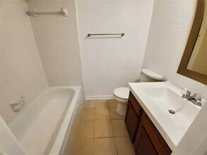 8715 Yvonne Dr in Houston, TX - Building Photo - Building Photo