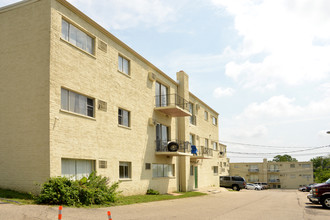 Airy Woods Apartments in Cincinnati, OH - Building Photo - Building Photo