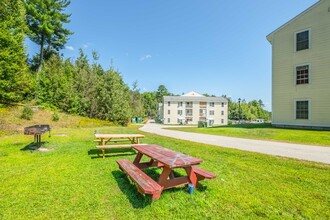 Pine View Apartments in Peterborough, NH - Foto de edificio - Building Photo