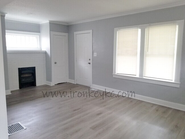 2203 E 70th St in Kansas City, MO - Building Photo - Building Photo