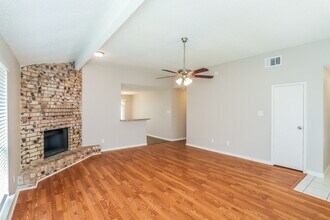 10911 Kirkbud Ln in Houston, TX - Building Photo - Building Photo