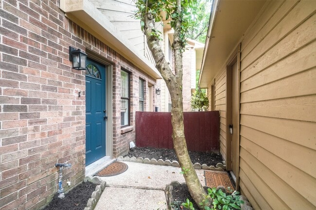 property at 2807 Elm Grove Ct