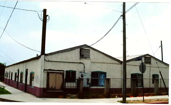 1051 Watson Ave in Wilmington, CA - Building Photo