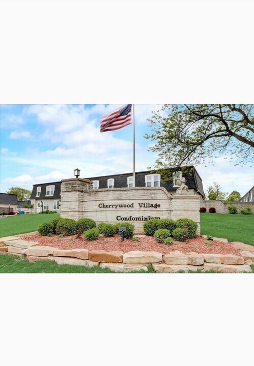 9500 N Green Bay Rd, Unit 304 Photo