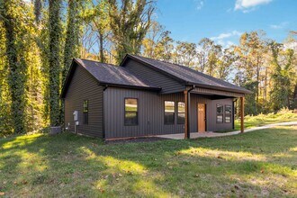 1005 Midnight Rd in Inman, SC - Building Photo - Building Photo