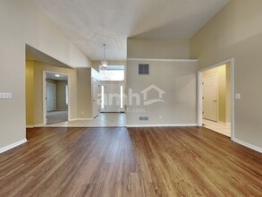 1030 Justin Ridge Way in Waynesville, OH - Foto de edificio - Building Photo