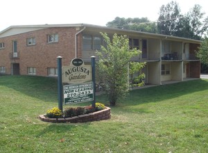 Lexington's Best Studios and Apartments in Lexington, KY - Building Photo - Building Photo