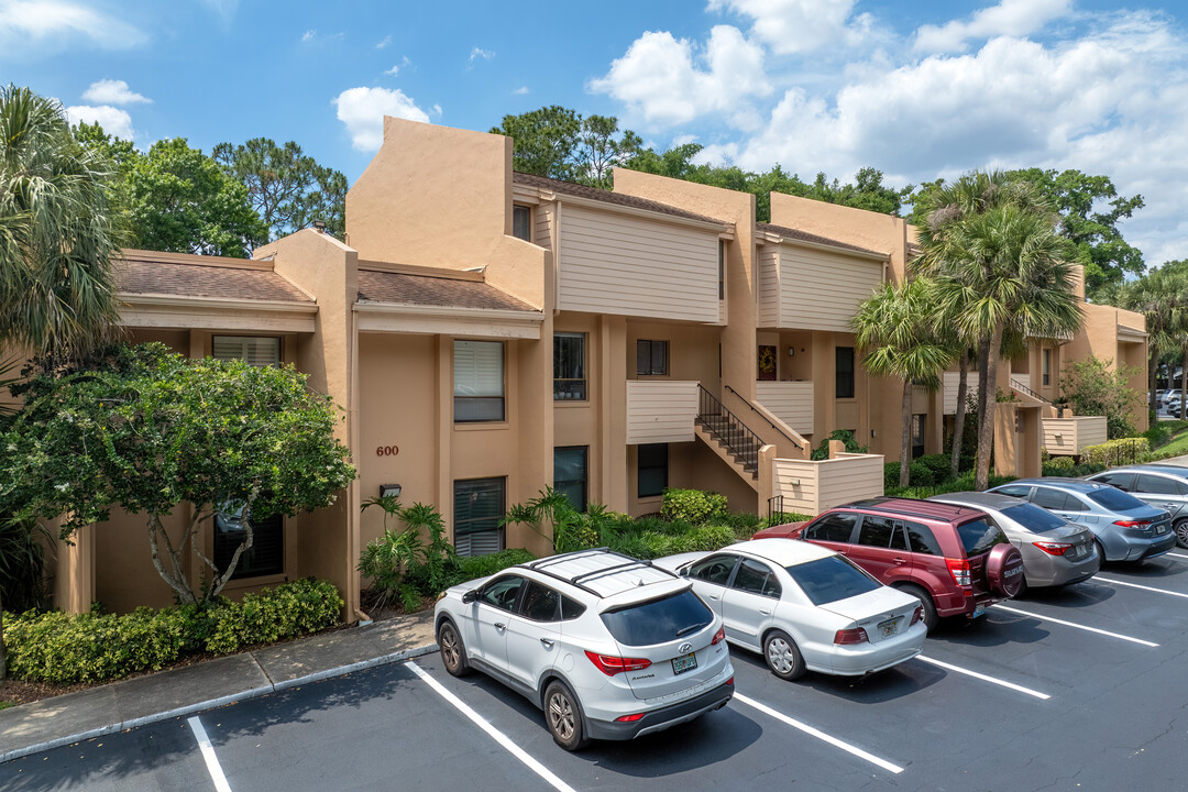 Cranes Roost Village Condominiums in Altamonte Springs, FL - Building Photo