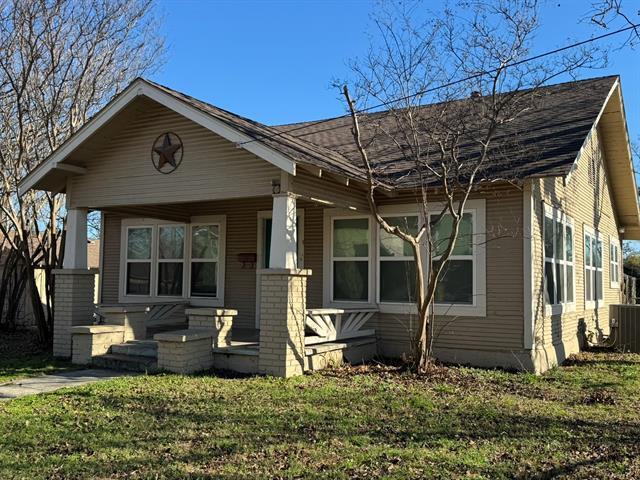 1094 W Vanderbilt St in Stephenville, TX - Building Photo - Building Photo