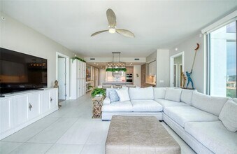 301 1st St S, Unit 806 in St. Petersburg, FL - Building Photo - Building Photo