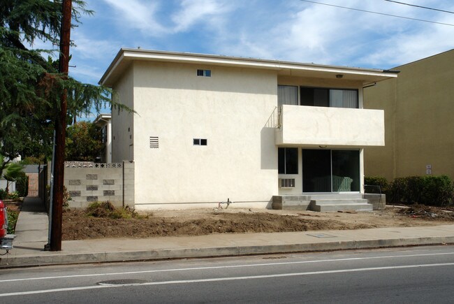 12531 Chandler Blvd in Valley Village, CA - Building Photo - Building Photo