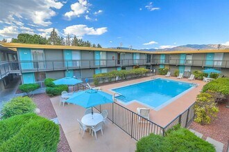 Uptown Horizon in Albuquerque, NM - Building Photo - Building Photo