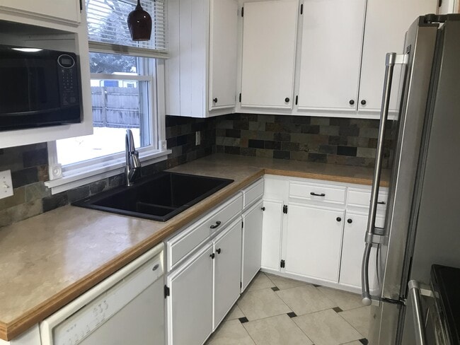 576 Pinecrest St in Holland, MI - Building Photo - Building Photo