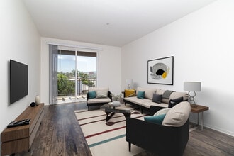 Glendora Park Place Apartments in Glendora, CA - Building Photo - Building Photo