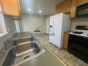 656 S 41st St in Springfield, OR - Building Photo - Building Photo