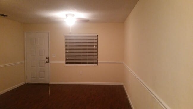 915 E 109th Ave, Unit B in Tampa, FL - Foto de edificio - Building Photo