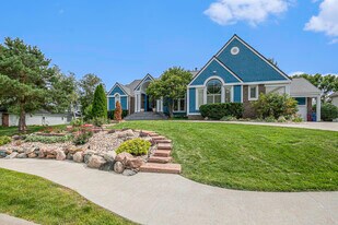 811 Western Hills Dr in Papillion, NE - Building Photo