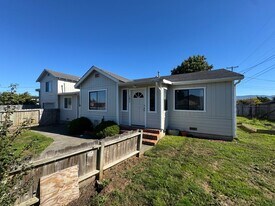 1695 Chestnut St in Eureka, CA - Building Photo