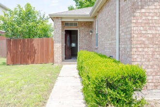 2213 Willow Dr in Little Elm, TX - Foto de edificio - Building Photo