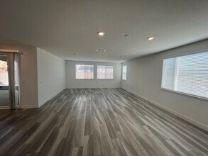 4001 Lofgren Ave in Sacramento, CA - Building Photo - Building Photo