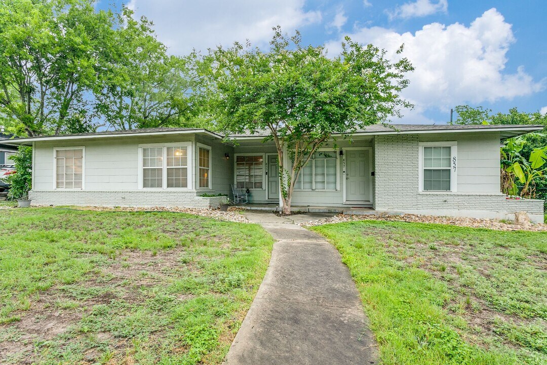 855 Rittiman Rd in San Antonio, TX - Building Photo