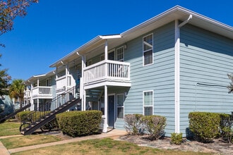 Palm Isle Apartments in Biloxi, MS - Foto de edificio - Building Photo