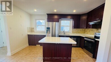 435 Cummer Ave in Toronto, ON - Building Photo - Building Photo